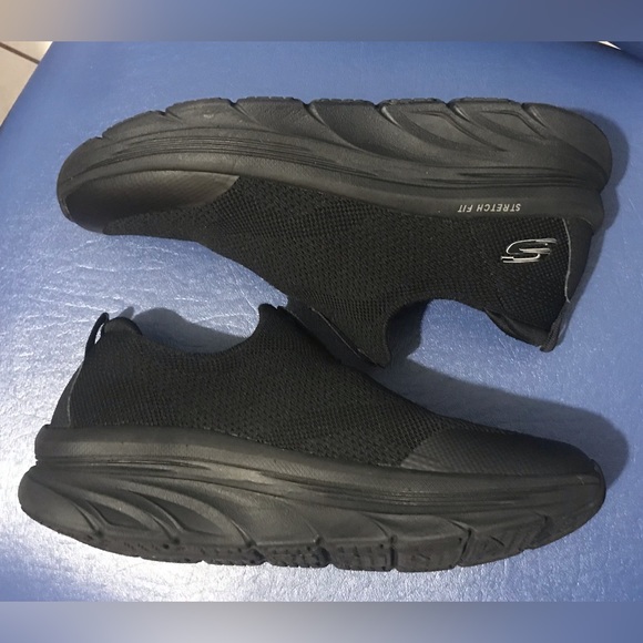 Skechers D’Lux Walker relaxed fit slip-on, women’s, black - Picture 13 of 16